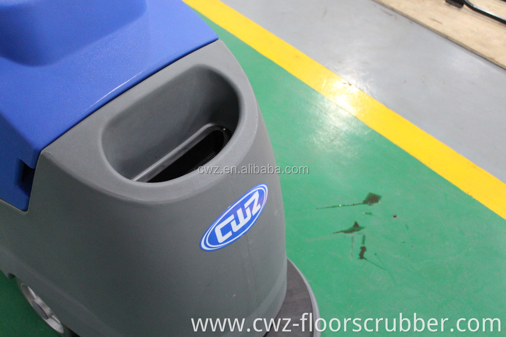 Automatic gym floor cleaning scrubbing machine